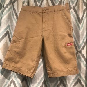 Brand New Levi’s Boys Tan Cargo Shorts Pockets Zipper Button Closure Size 7 Reg